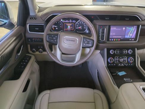 Used 2021 GMC Yukon XL Denali w/ Denali Premium Package image 20