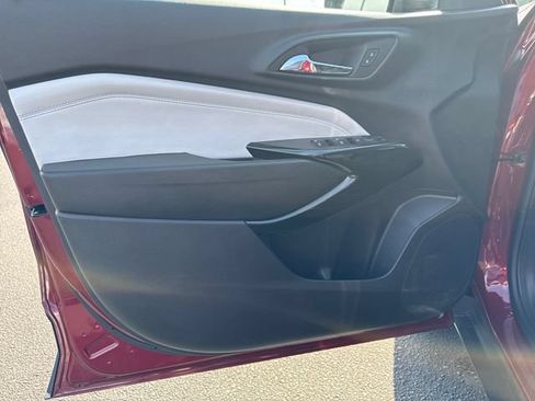 Used 2024 Chevrolet Trax LT FWD image 11