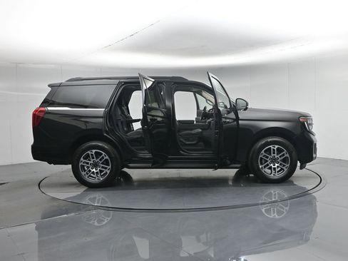 Certified 2025 Ford Expedition Active RWD image 5