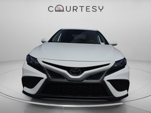 Certified 2022 Toyota Camry SE image 8