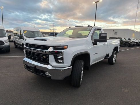 Used 2022 Chevrolet Silverado 2500 LT w/ Convenience Package image 4