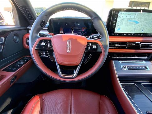 Used 2025 Lincoln Aviator Reserve RWD image 6
