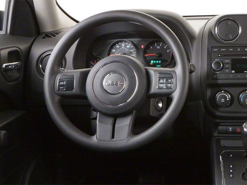 Used 2010 Jeep Patriot Latitude FWD image 9