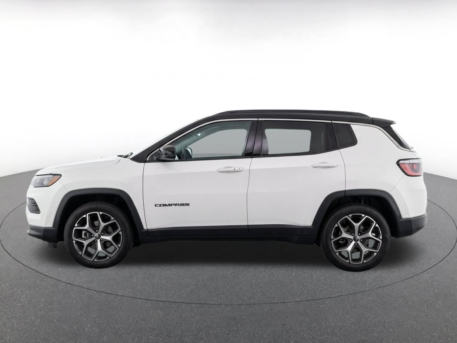 Used 2025 Jeep Compass Limited AWD/4WD image 4