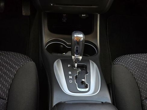 Used 2019 Dodge Journey SE w/ Connectivity Group FWD image 16