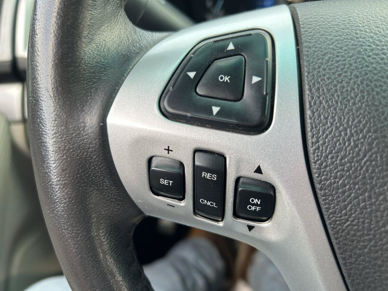 Used 2015 Ford Explorer XLT w/ Equipment Group 202A AWD/4WD image 20