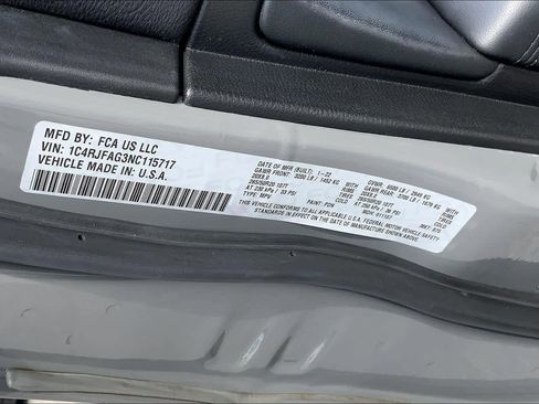 Used 2022 Jeep Grand Cherokee Laredo X image 32