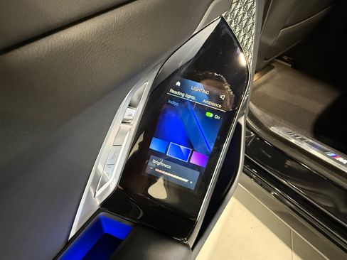 Used 2023 BMW i7 xDrive60 image 76