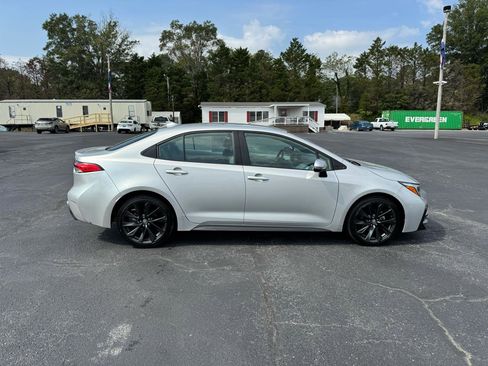 Used 2023 Toyota Corolla SE FWD image 5