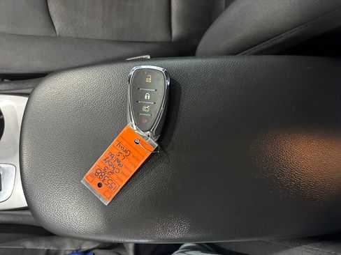 Used 2023 Chevrolet Malibu LS FWD image 17