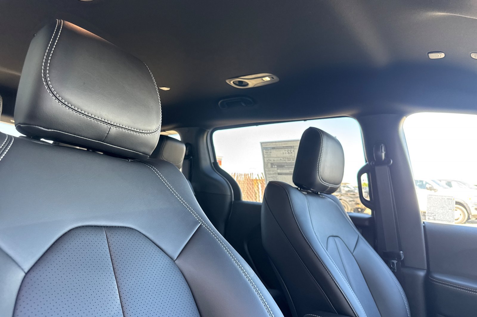 New 2027 Chrysler Pacifica Select FWD image 15