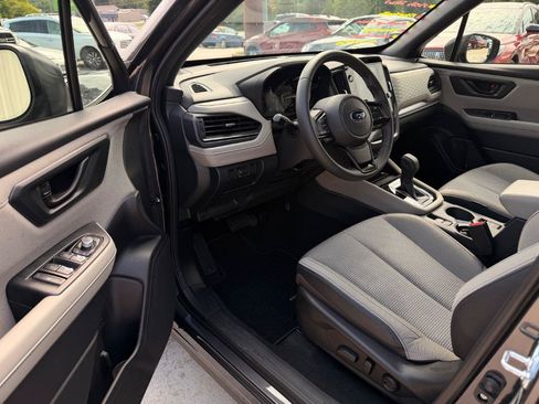 Used 2025 Subaru Forester Premium w/ Convenience Package #2 AWD/4WD image 5
