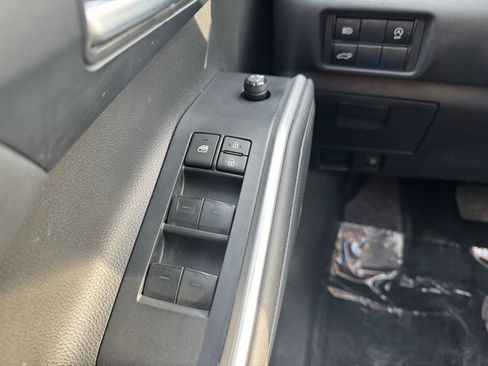Used 2023 Toyota Highlander XLE AWD/4WD image 34