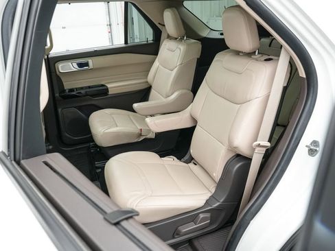 Certified 2023 Ford Explorer Platinum w/ Technology Package image 19