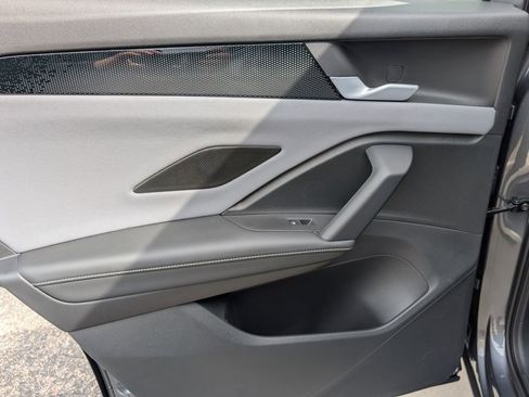 New 2026 Volkswagen Tiguan SE image 24