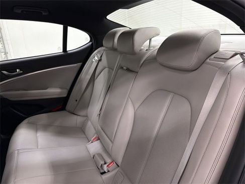 Used 2023 Genesis G70 2.0T image 16