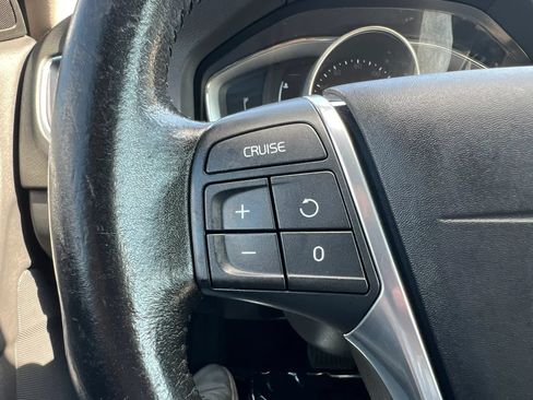 Used 2016 Volvo V60 T5 Premier w/ Convenience Package FWD image 23