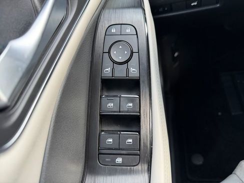 Used 2021 Nissan Rogue SV image 17