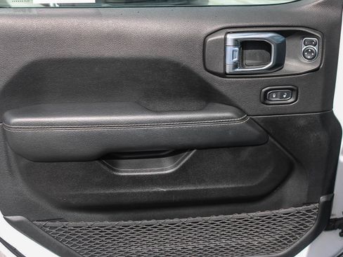 Used 2022 Jeep Wrangler Unlimited Sahara image 21