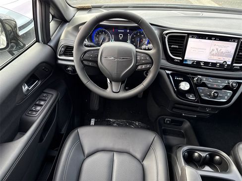 New 2026 Chrysler Pacifica Select w/ S Appearance Package image 22