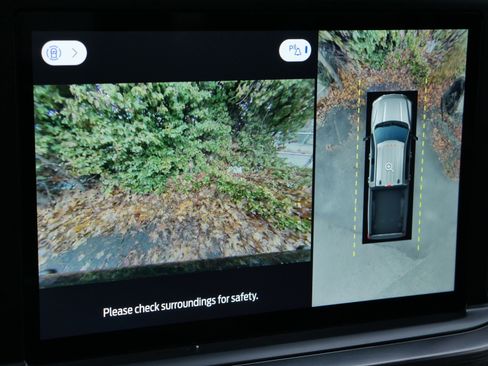 Certified 2023 Ford F350 Lariat w/ Black Appearance Package image 17