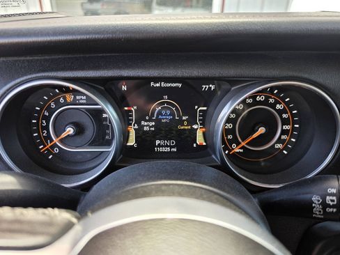 Used 2018 Jeep Wrangler Unlimited Sahara AWD/4WD image 30