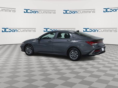 Used 2024 Hyundai Elantra SEL FWD image 7