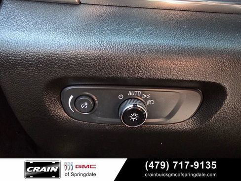 Used 2023 Chevrolet Traverse LT FWD image 13