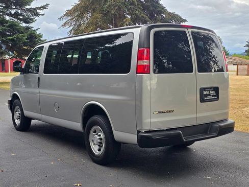 Used 2019 Chevrolet Express 2500 LS w/ Driver Convenience Package RWD image 4