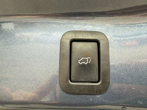 Used 2019 Toyota Highlander XLE image 14