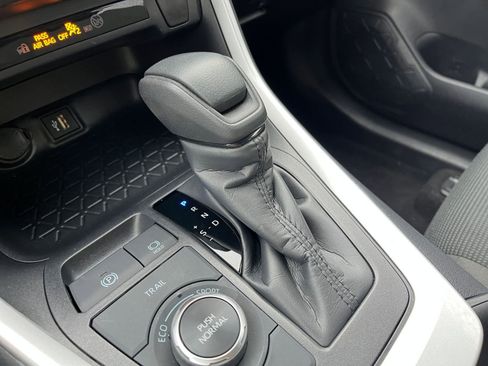 Used 2025 Toyota RAV4 LE image 41