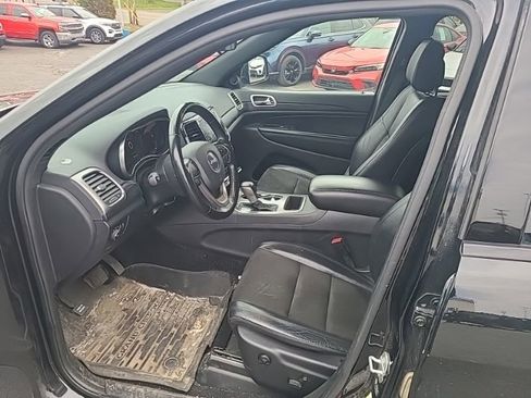 Used 2021 Jeep Grand Cherokee Laredo X image 12