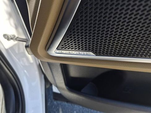 Used 2022 Kia Telluride SX w/ Towing Package image 17