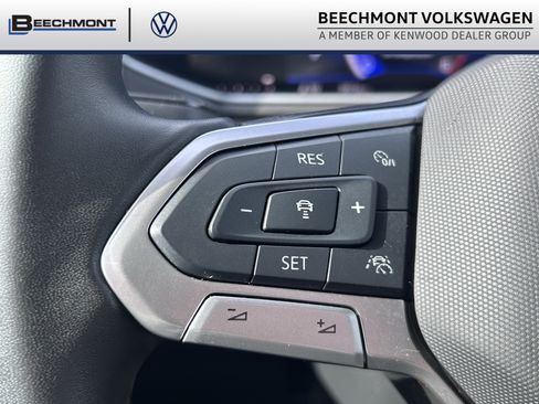 Used 2025 Volkswagen Taos SE image 19