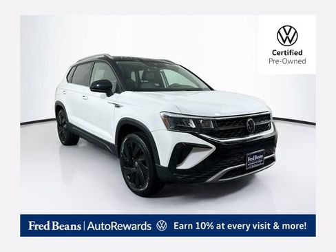 Certified 2023 Volkswagen Taos SE w/ Panoramic Sunroof Package AWD/4WD image 1