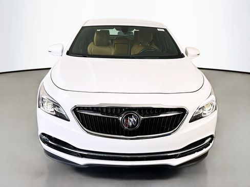 Used 2017 Buick LaCrosse Essence image 2