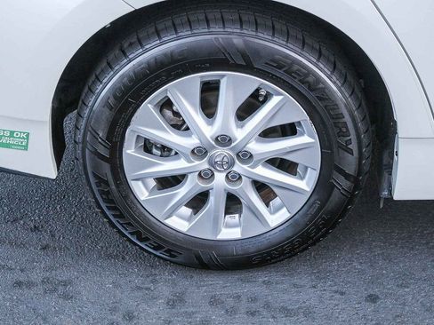 Used 2012 Toyota Prius Plug-In Hybrid image 11