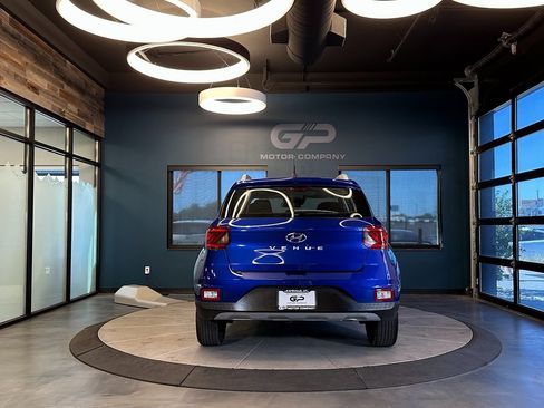 Used 2023 Hyundai Venue SEL w/ Cargo Package image 4