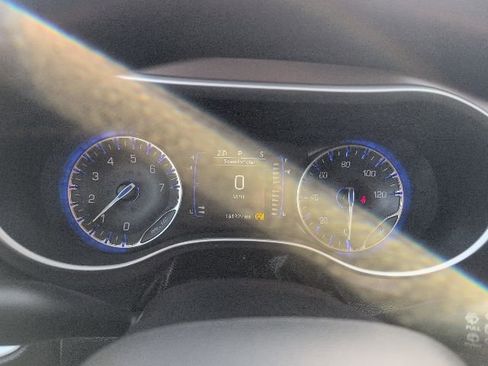 Used 2021 Chrysler Voyager L image 20