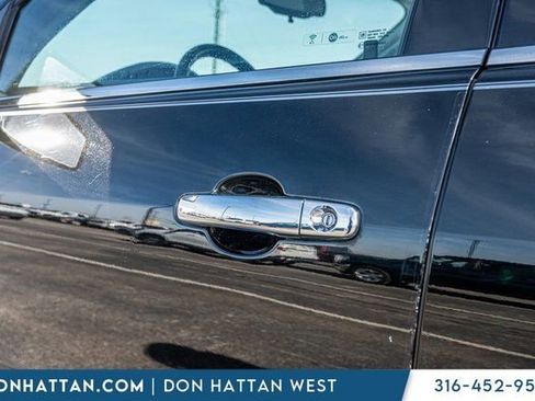 Used 2017 Chevrolet Traverse LT image 27