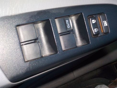 Used 2015 Toyota Tacoma 4x4 Double Cab w/ TRD Off-Road Package image 23