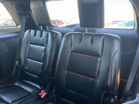 Used 2018 Ford Explorer Limited w/ Equipment Group 301A AWD/4WD image 32