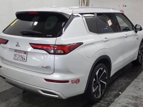 Used 2023 Mitsubishi Outlander SEL AWD/4WD image 2