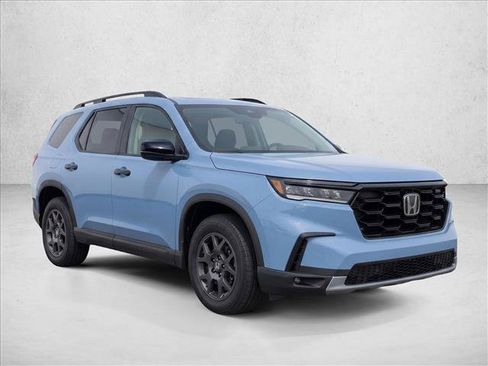 Used 2023 Honda Pilot TrailSport image 3