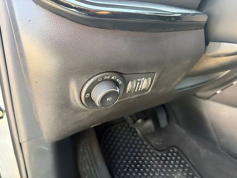 Used 2024 Jeep Compass Trailhawk AWD/4WD image 9