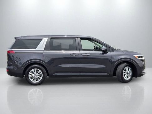 Used 2024 Kia Carnival LX FWD image 3