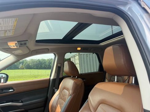 Used 2023 Nissan Pathfinder Platinum w/ Lighting Package (N93) AWD/4WD image 4