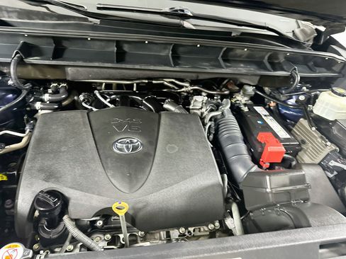 Used 2020 Toyota Highlander XLE FWD image 35
