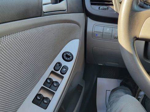 Used 2014 Hyundai Accent GLS image 13