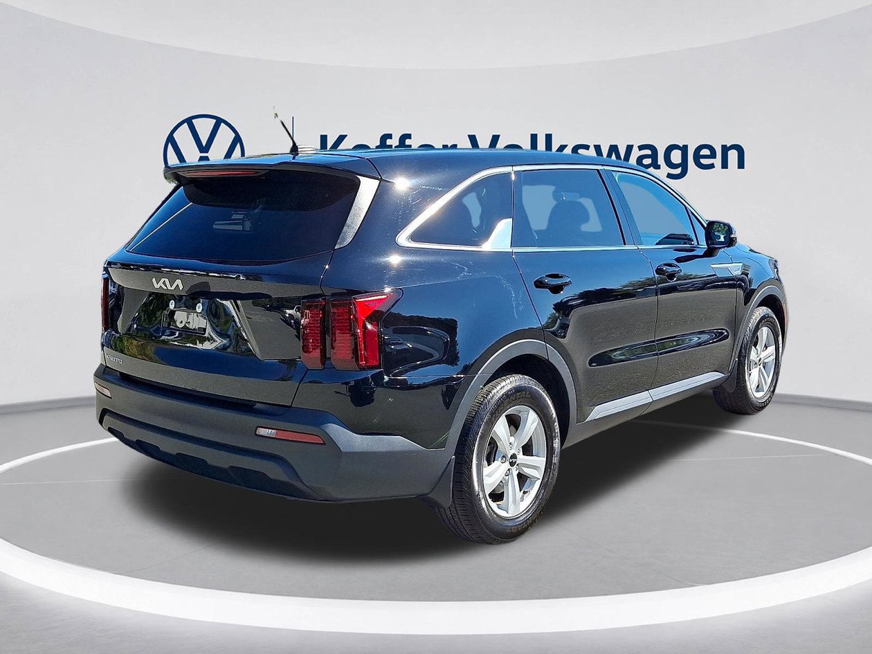 Used 2023 Kia Sorento LX FWD image 6
